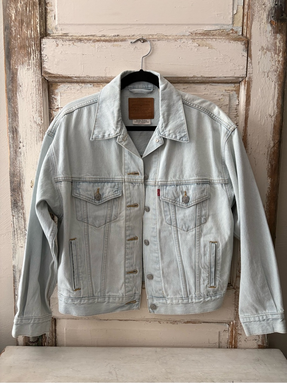 LEVI’S Light Wash Denim Jean Oversized Jacket Sz XS, fits up to Large